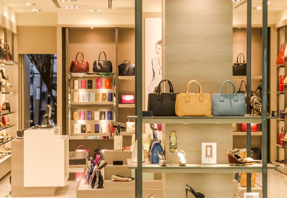 Fashion retail display with digital integration